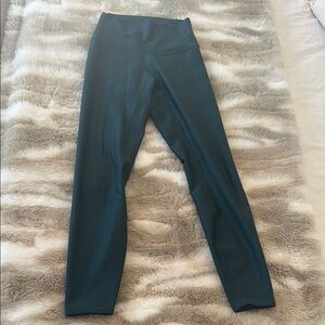 ALO  YOGA airlift 7/8 legging size XS